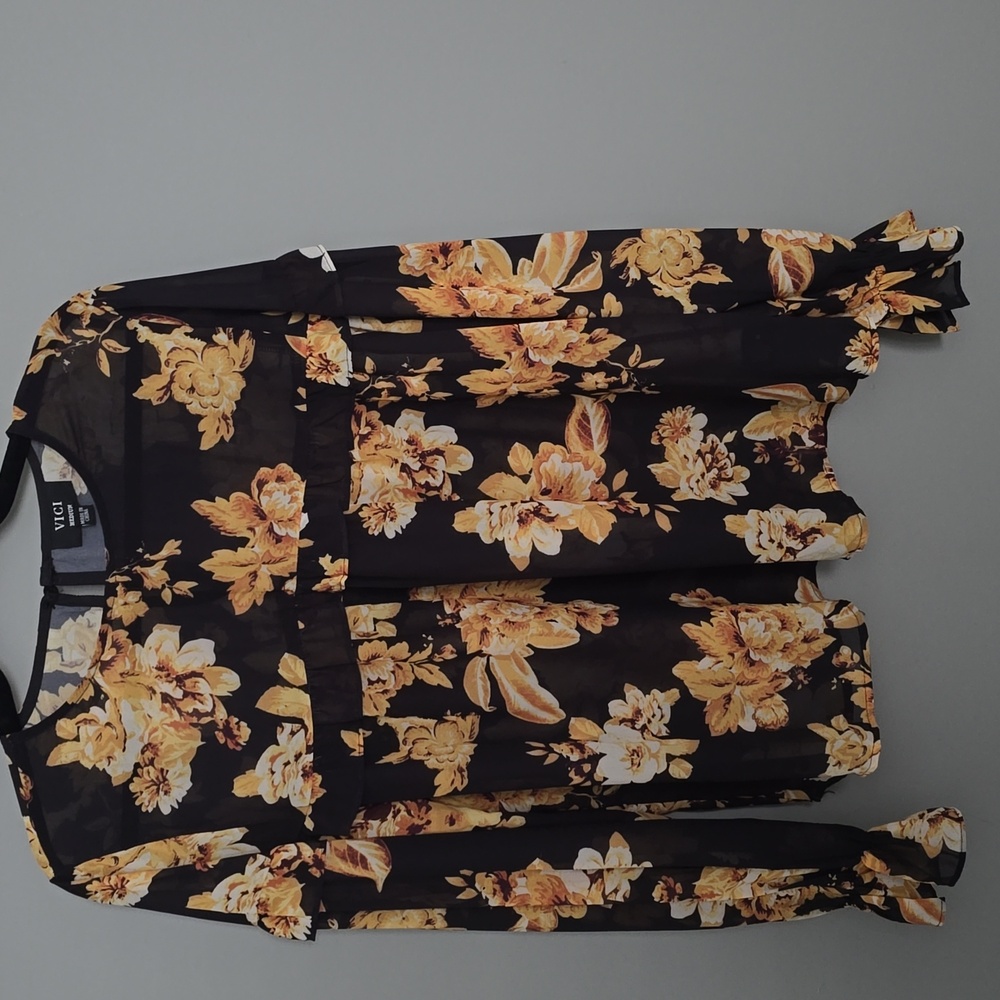 🐚🍂Vici Black and Yellow Floral Women's Top